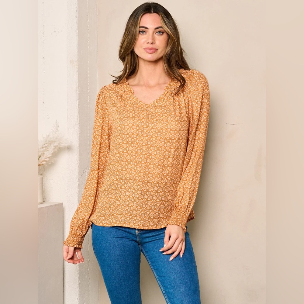048 Les Amis Women’s Long Sleeve V-Neck Floral Long Sleeve Blouse